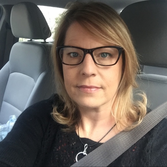 Meet your Posher, Jennifer - Picture 1 of 1